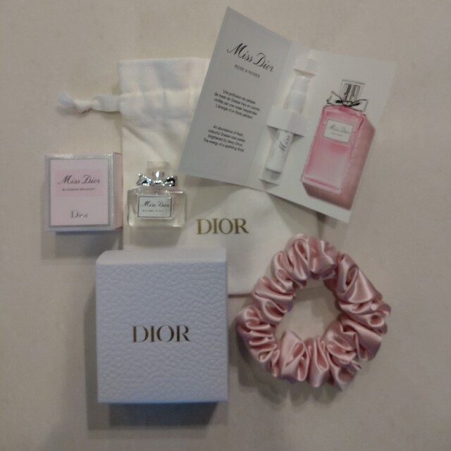 Christian Dior(クリスチャンディオール)のChristian Dior　ノベルティ　シュシュ　ミスディオール レディースのヘアアクセサリー(ヘアゴム/シュシュ)の商品写真