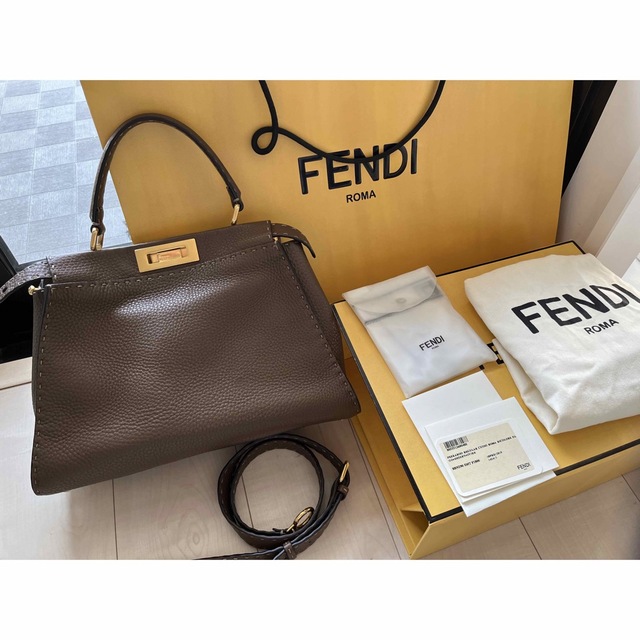 FENDI　セレリア　ピーカブー　レギュラーハンドバッグ