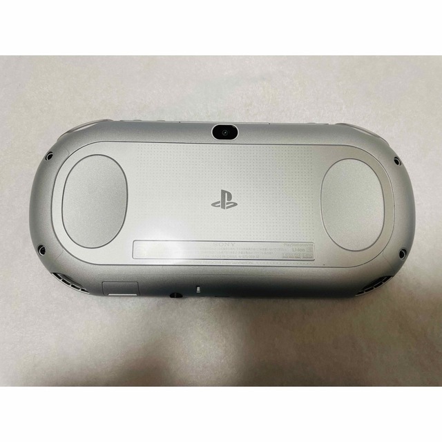 PlayStation Vita(プレイステーションヴィータ)のPSVita PCH-2000 ZA25 本体 シルバー 動作良好 エンタメ/ホビーのゲームソフト/ゲーム機本体(家庭用ゲーム機本体)の商品写真