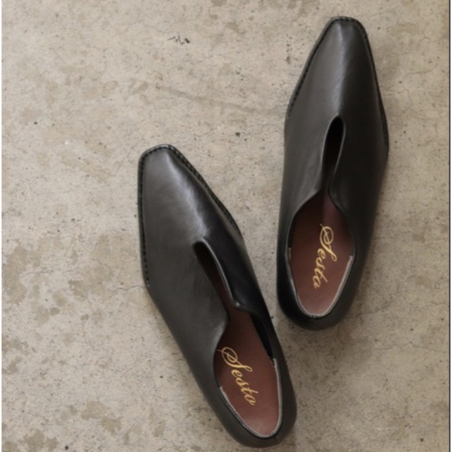 SESTO(セスト)のパンプス ステッチデザインローヒールVカットマニッシュパンプス レディースの靴/シューズ(ローファー/革靴)の商品写真