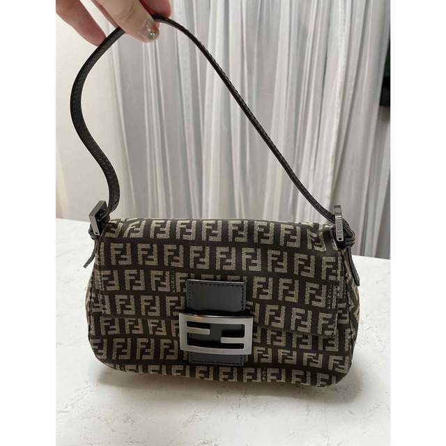 値下げ中！FENDI フェンディ ショルダーバッグ　フェンディバッグレディース