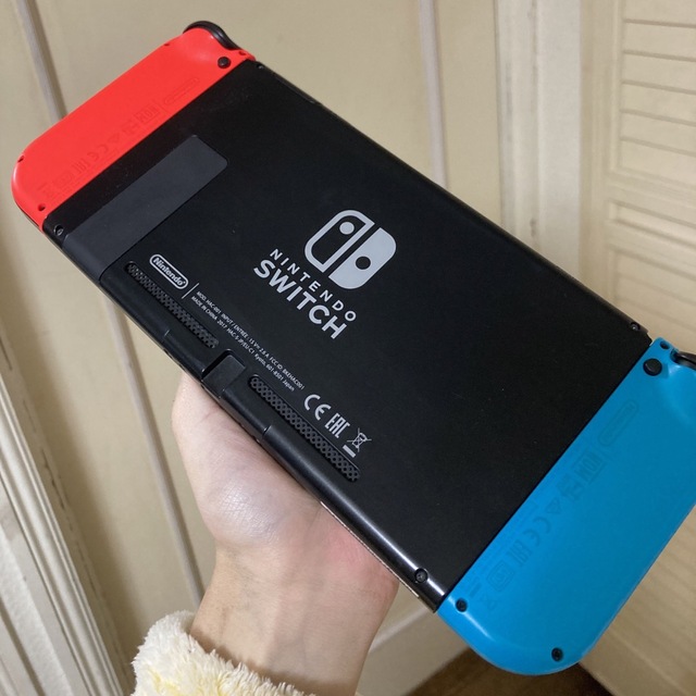 Nintendo Switch(ニンテンドースイッチ)のNintendo Switch ネオンレッド ネオンブルー エンタメ/ホビーのゲームソフト/ゲーム機本体(家庭用ゲーム機本体)の商品写真