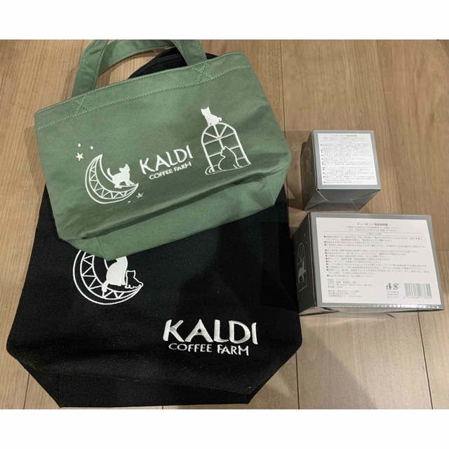 KALDI(カルディ)の【新品・未使用】KALDI ネコの日 トートバッグ2つ、ティー&シュガーポット レディースのバッグ(トートバッグ)の商品写真