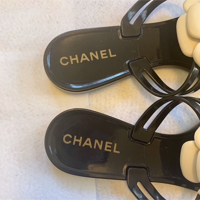 CHANEL(シャネル)のシャネル　ココマーク　カメリア　サンダル　美品　箱、保存袋付き レディースの靴/シューズ(サンダル)の商品写真