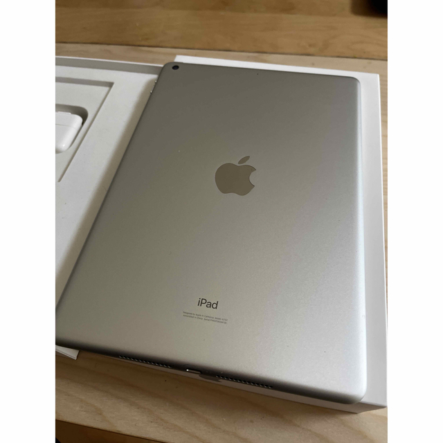 iPad アイパッド　第7世代 WiFi 128GB シルバー スマホ/家電/カメラのPC/タブレット(タブレット)の商品写真