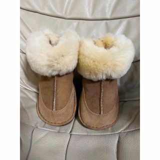 アグ(UGG)のUGG   ムートンブーツ　1歳半〜2歳用　試着程度　箱なし(ブーツ)