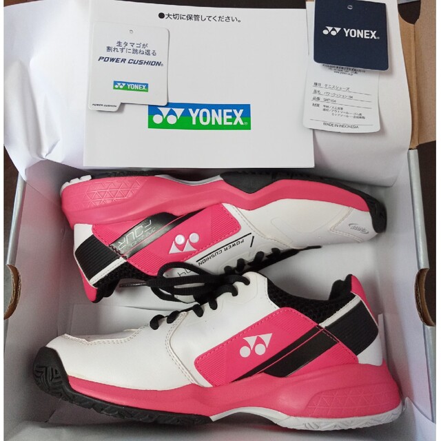 YONEX(ヨネックス)のパワークッション104　お値下げしました スポーツ/アウトドアのテニス(シューズ)の商品写真