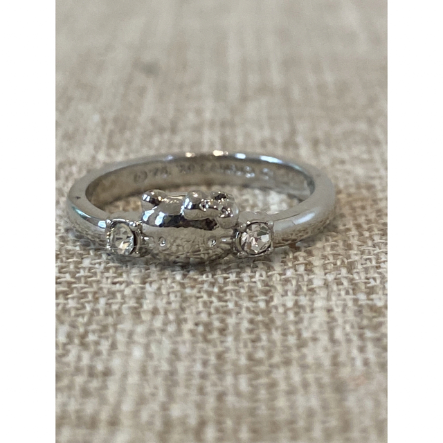 キティーちゃんリング金銀　サイズ7号 レディースのアクセサリー(リング(指輪))の商品写真