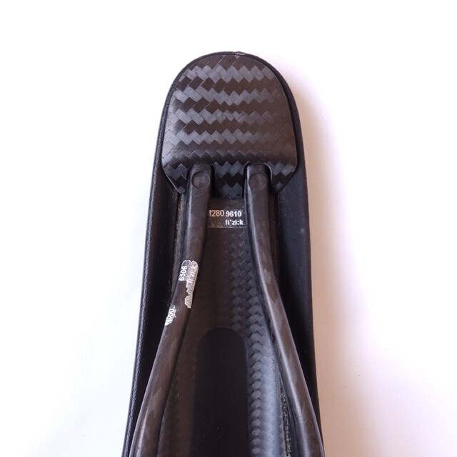 フィジーク Fizik ARIONE 00 カーボン軽量薄型サドル-hybridautomotive.com