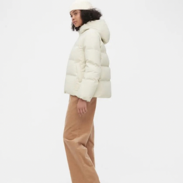 新品未使用・UNIQLO・シームレスダウンパーカ(01 OFF WHITE)・M