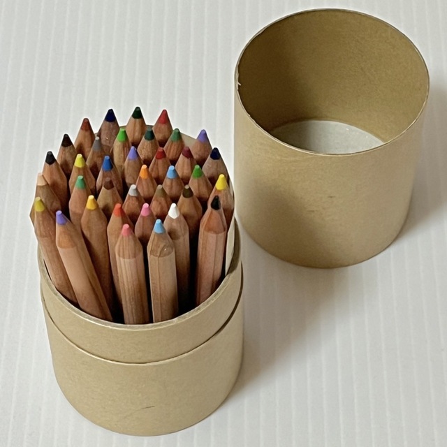 MUJI (無印良品)(ムジルシリョウヒン)の無印良品　色鉛筆36本　ハーフサイズ エンタメ/ホビーのアート用品(色鉛筆)の商品写真