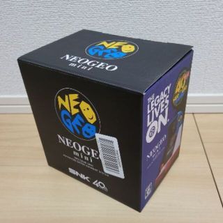 エスエヌケイ(SNK)のNEO GEO mini(携帯用ゲーム機本体)