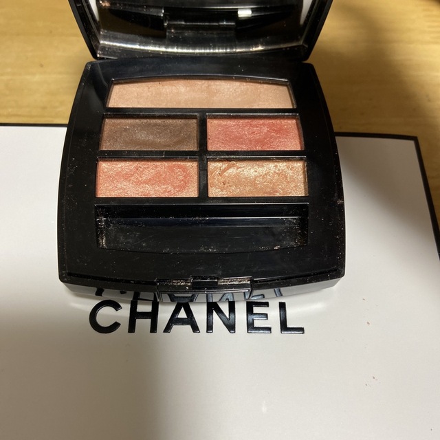 CHANEL(シャネル)のシャネル　レ　ベージュ　パレット　ルガール　ウォーム　本日のみお値下げ コスメ/美容のベースメイク/化粧品(アイシャドウ)の商品写真