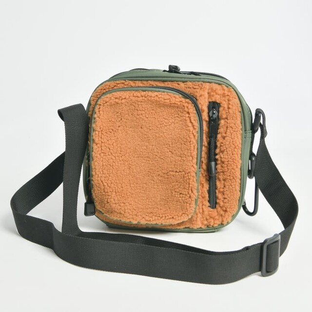 BROWNY(ブラウニー)の新品　　ボア素材で切替を施したショルダーバッグ レディースのバッグ(ショルダーバッグ)の商品写真