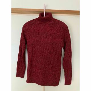 ユニクロ(UNIQLO)のタートルネックセーター red(ニット/セーター)