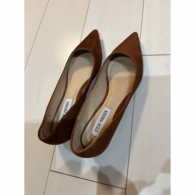 Steve Madden(スティーブマデン)の新品箱有り★STEVE MADDEN スウェード　フラットパンプス　36.5 レディースの靴/シューズ(ハイヒール/パンプス)の商品写真