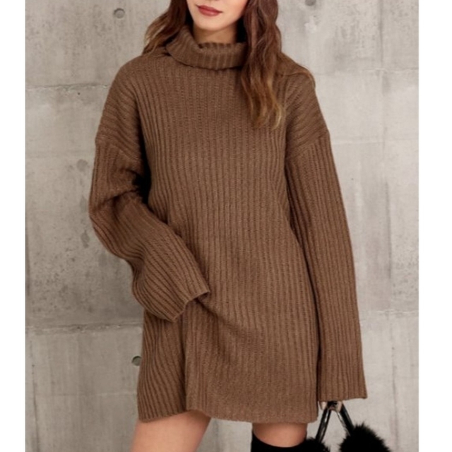 ZARA(ザラ)の【新品未使用】サイドスリットタートルニット レディースのトップス(ニット/セーター)の商品写真