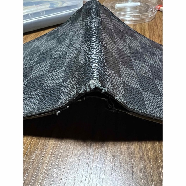 LOUIS VUITTON(ルイヴィトン)のダミエグラフィック二つ折り財布 メンズのファッション小物(折り財布)の商品写真