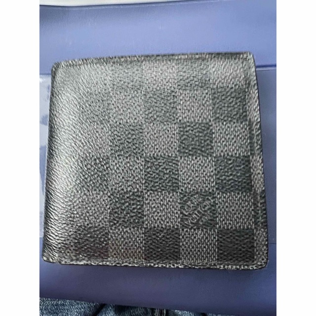 LOUIS VUITTON(ルイヴィトン)のダミエグラフィック二つ折り財布 メンズのファッション小物(折り財布)の商品写真
