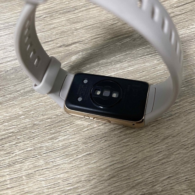 HUAWEI(ファーウェイ)のHUAWEI BAND 6 Pro  メンズの時計(腕時計(デジタル))の商品写真