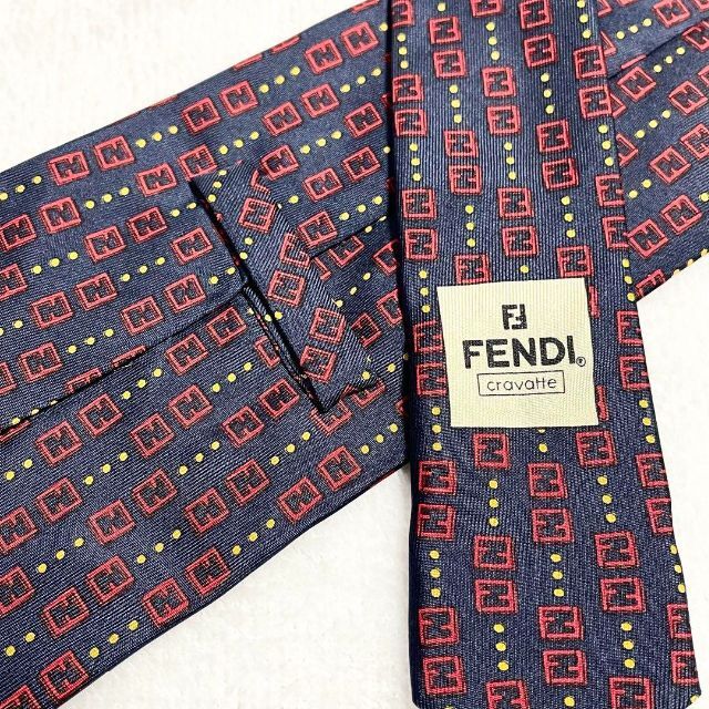 FENDI(フェンディ)の【極美品】フェンディ ズッカ柄 ネクタイ イタリア製 ネイビー シルク100% メンズのファッション小物(ネクタイ)の商品写真