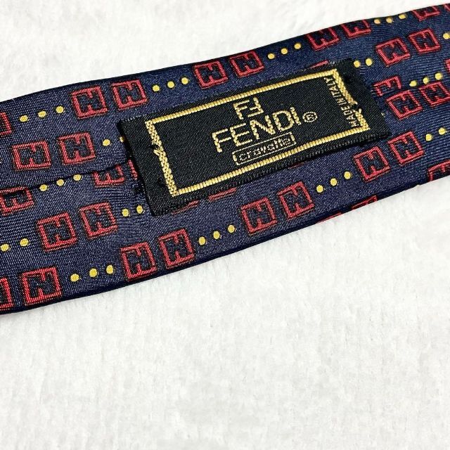 FENDI(フェンディ)の【極美品】フェンディ ズッカ柄 ネクタイ イタリア製 ネイビー シルク100% メンズのファッション小物(ネクタイ)の商品写真