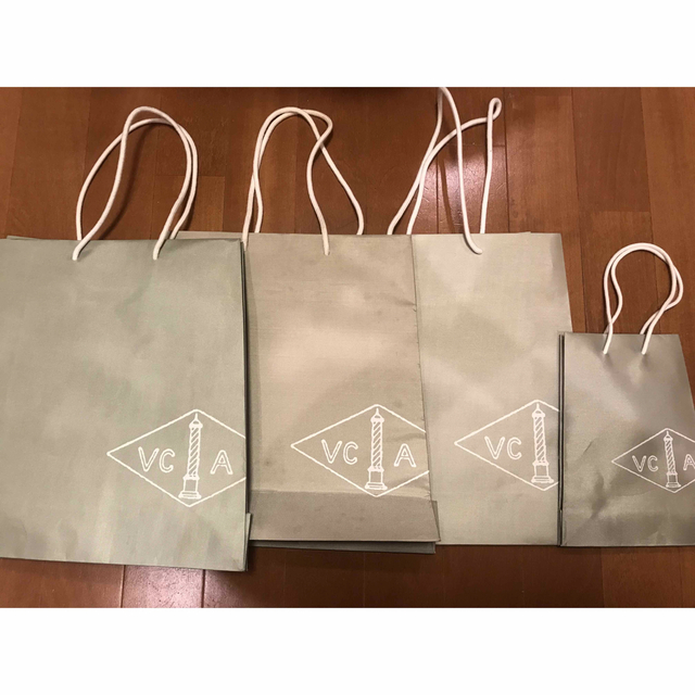 Van Cleef & Arpels(ヴァンクリーフアンドアーペル)のVan Cleef & Arpels ヴァンクリーフ 紙袋4枚 レディースのアクセサリー(ネックレス)の商品写真