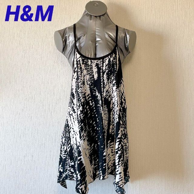 H&M(エイチアンドエム)のH&M 白黒柄 チュニック風キャミソール レディースのトップス(キャミソール)の商品写真