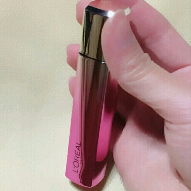 L'Oreal Paris(ロレアルパリ)のユイルカレス 806 コスメ/美容のベースメイク/化粧品(リップグロス)の商品写真