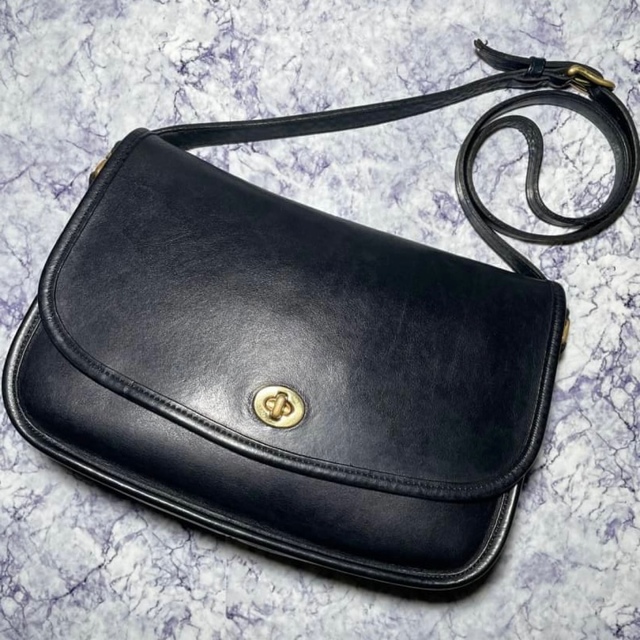 COACH(コーチ)のオールドコーチ コーチ COACH シティバック ブラック 黒  レザー レディースのバッグ(ショルダーバッグ)の商品写真