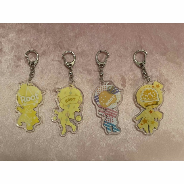 すとぷりアクリルキーホルダー(るぅと)💛1個500円 エンタメ/ホビーのタレントグッズ(アイドルグッズ)の商品写真