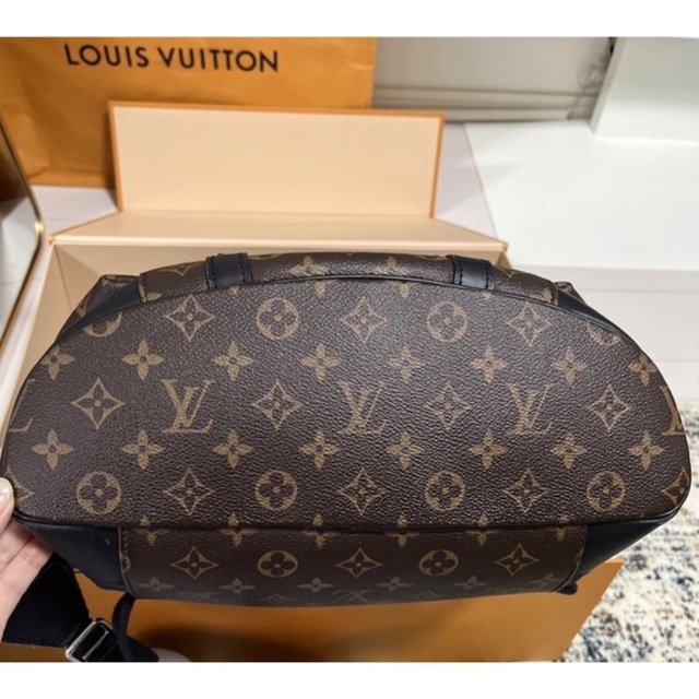 LOUIS VUITTON(ルイヴィトン)の【国内正規品】M43735ルイヴィトンモノグラム・マカサークリストファーMM メンズのバッグ(バッグパック/リュック)の商品写真