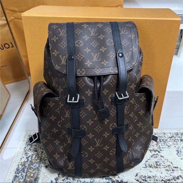 LOUIS VUITTON(ルイヴィトン)の【国内正規品】M43735ルイヴィトンモノグラム・マカサークリストファーMM メンズのバッグ(バッグパック/リュック)の商品写真