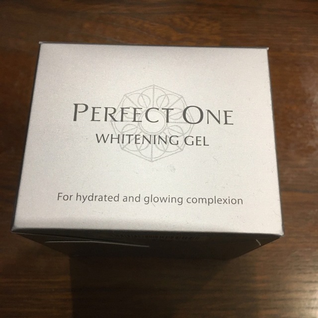 PERFECT ONE(パーフェクトワン)のパーフェクトワン 薬用ホワイトニングジェル75g コスメ/美容のスキンケア/基礎化粧品(美容液)の商品写真