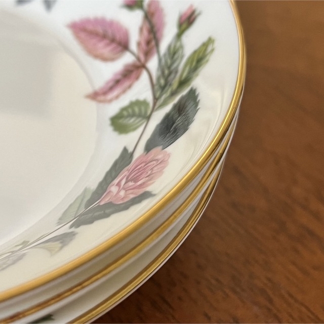 WEDGWOOD(ウェッジウッド)の【黒壺美品】ウェッジウッド★ハザウェイローズ★フルーツソーサー　3枚 インテリア/住まい/日用品のキッチン/食器(食器)の商品写真