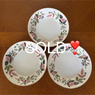 ウェッジウッド(WEDGWOOD)の【黒壺美品】ウェッジウッド★ハザウェイローズ★フルーツソーサー　3枚(食器)