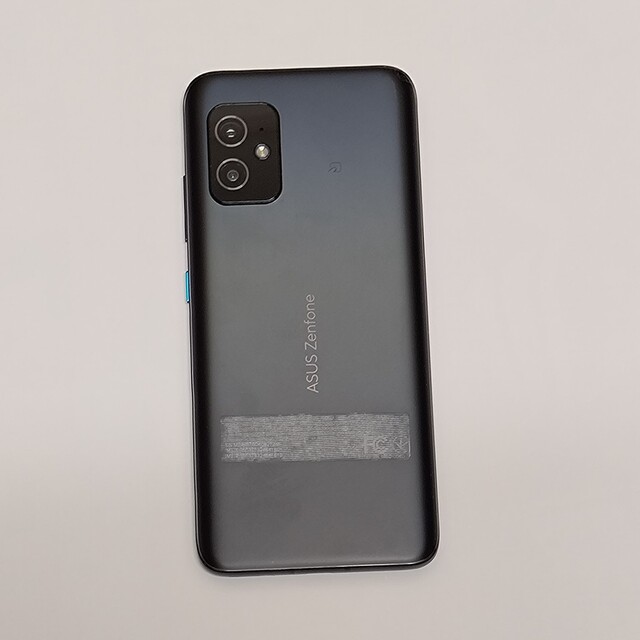ZenFone(ゼンフォン)の【中古美品】ASUS Zenfone 8 ZS590KS (8GB/256GB) スマホ/家電/カメラのスマートフォン/携帯電話(スマートフォン本体)の商品写真