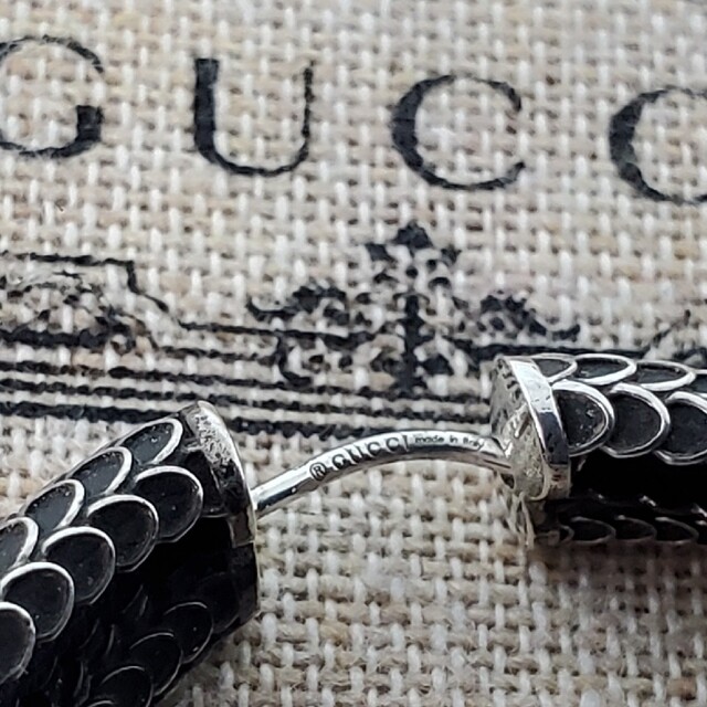 Gucci(グッチ)の【超レア廃盤未使用に近い品】GUCCI  スネーク ピアス 蛇 シルバー レディースのアクセサリー(ピアス)の商品写真