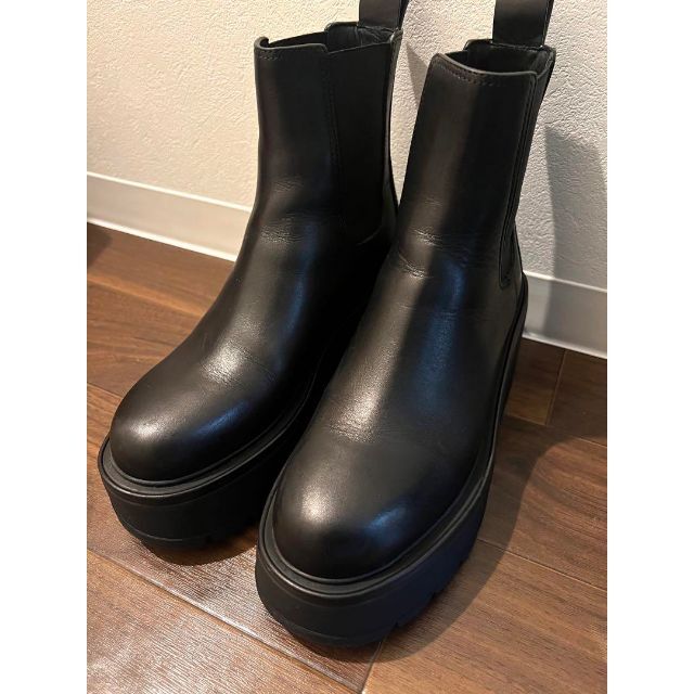 半額SALE／ VALENTINO ユニークフォームカーフスキンアンクルブーツ ブーツ