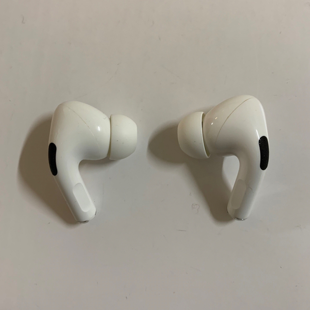 Apple(アップル)のAirPods Pro 1世代 右 スマホ/家電/カメラのオーディオ機器(ヘッドフォン/イヤフォン)の商品写真