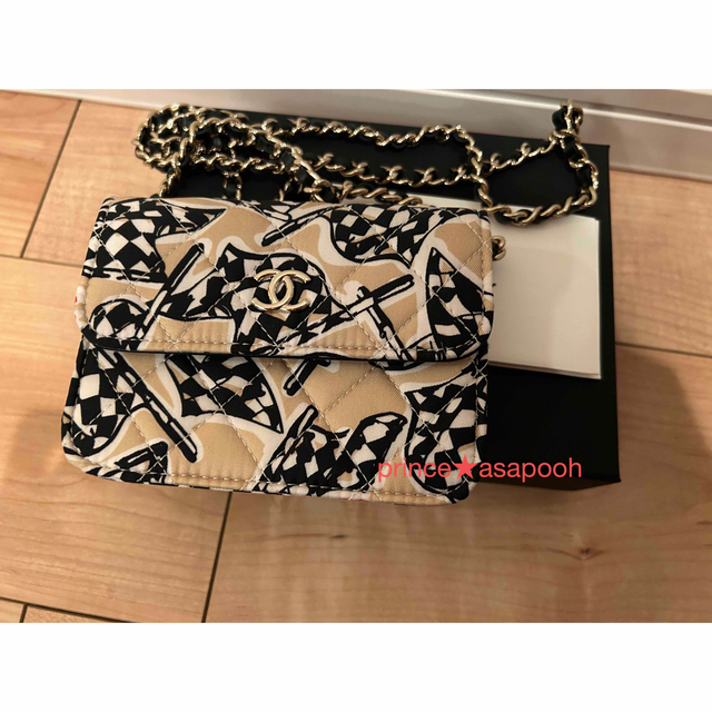 CHANEL(シャネル)の新品★CHANEL シャネル★イヤーズギフト ミニバッグ カードケース レディースのバッグ(ショルダーバッグ)の商品写真