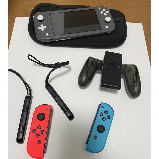 Nintendo Switch(ニンテンドースイッチ)のNintendo Switch LITE（ニンテンドースイッチライト）グレー エンタメ/ホビーのゲームソフト/ゲーム機本体(家庭用ゲーム機本体)の商品写真