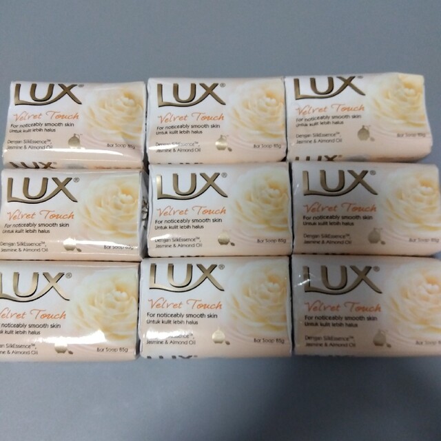 LUX(ラックス)のLUX　固形石鹸×白９個 コスメ/美容のボディケア(ボディソープ/石鹸)の商品写真