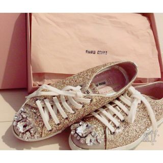 MIU MIU(スニーカー ・ ゴールド/金色系)のフリマアイテム一覧 MIU MIU(スニーカー ・ ゴールド/金色系)のフリマアイテム一覧
