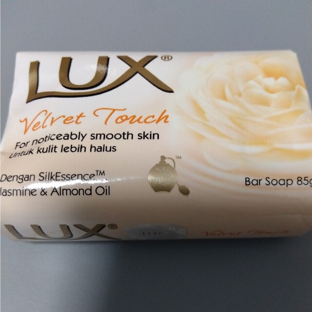 LUX(ラックス)のLUX　固形石鹸×白５青４個 コスメ/美容のボディケア(ボディソープ/石鹸)の商品写真