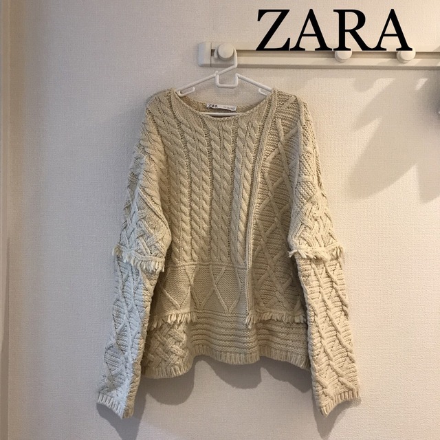 ZARA(ザラ)のZARA オフホワイト　ベージュ　ボリュームニット　デザインニット レディースのトップス(ニット/セーター)の商品写真
