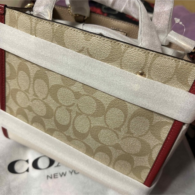 COACH(コーチ)のCOACH ニューイヤー うさぎ ウサギ ラビット トート ショルダー レディースのバッグ(トートバッグ)の商品写真