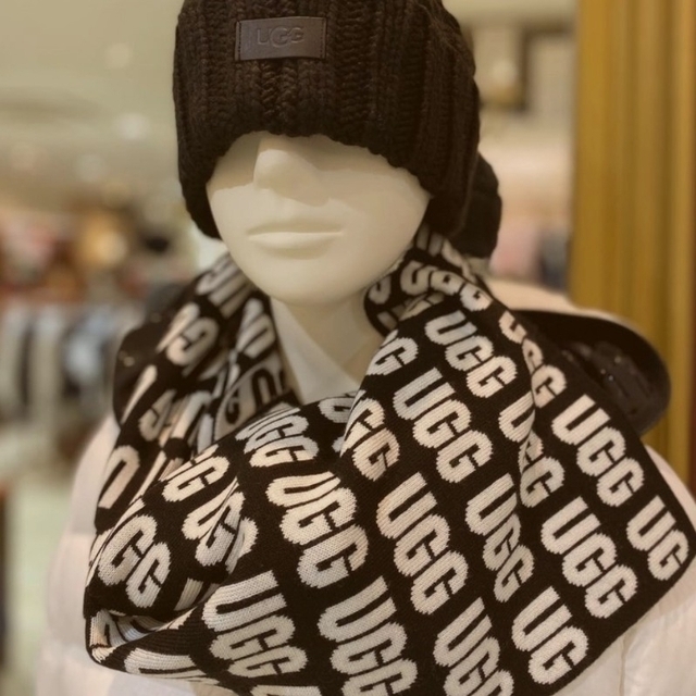 UGG LOGO SCARF　マフラー | フリマアプリ ラクマ