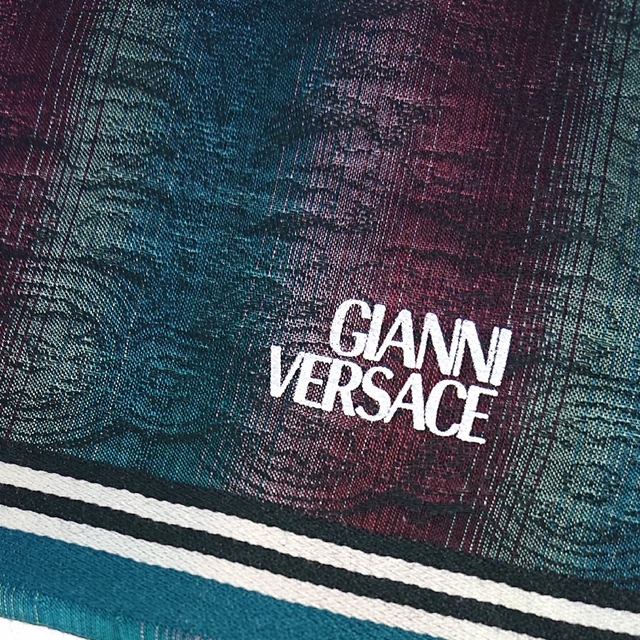 VERSACE/ヴェルサーチ/ヴェルサーチェ/90's ヴィンテージ ハンカチ | フリマアプリ ラクマ