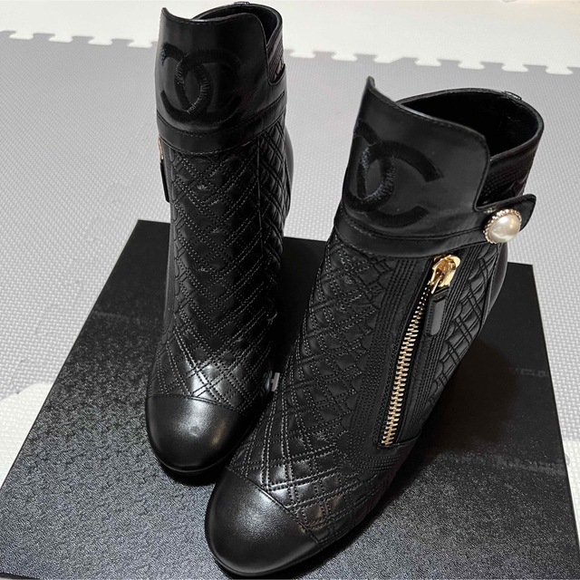 人気アイテム CHANEL CHANELキルティングパールブーツ新品 - ブーツ